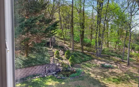 16 E Slope Road Bayville NY 11709