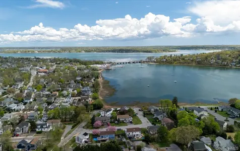 16 E Slope Road Bayville NY 11709