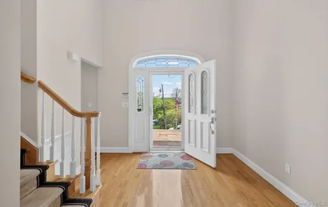 16 E Slope Road Bayville NY 11709