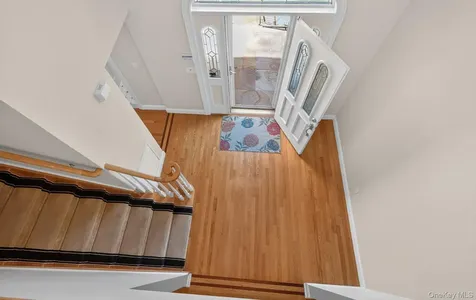 16 E Slope Road Bayville NY 11709