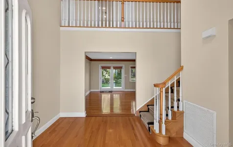 16 E Slope Road Bayville NY 11709