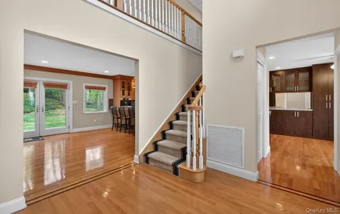 16 E Slope Road Bayville NY 11709