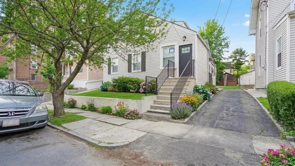 219 E 238th Street Bronx NY 10470