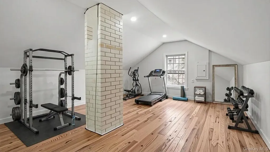 219 E 238th Street Bronx NY 10470