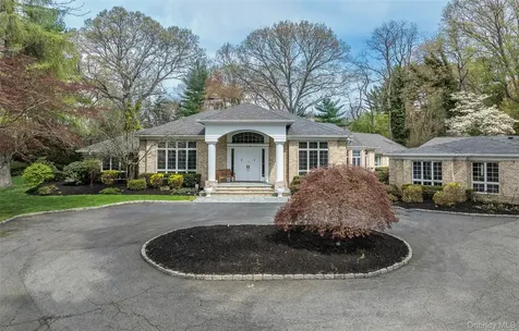 1095 Pine Valley Road Upper Brookville NY 11771
