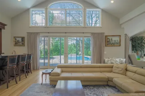 1095 Pine Valley Road Upper Brookville NY 11771