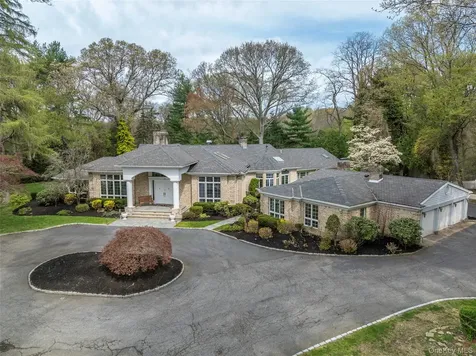 1095 Pine Valley Road Upper Brookville NY 11771
