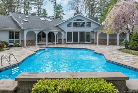1095 Pine Valley Road Upper Brookville NY 11771