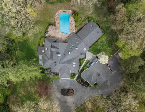 1095 Pine Valley Road Upper Brookville NY 11771