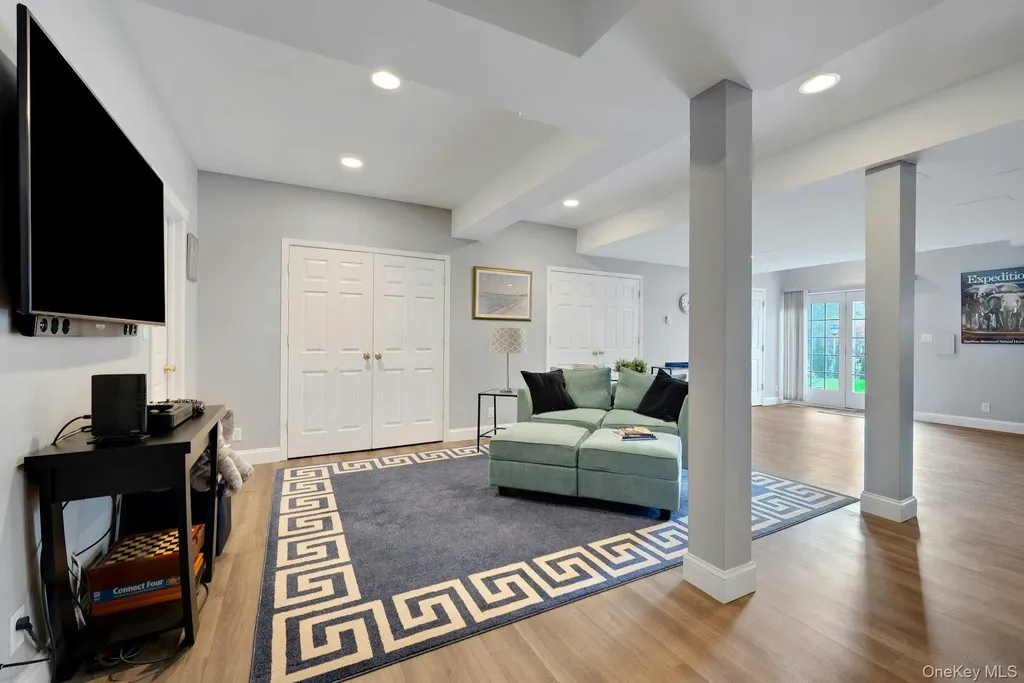 34 Eagle Court White Plains NY 10605