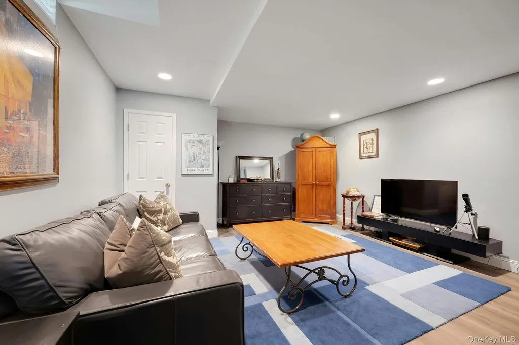 34 Eagle Court White Plains NY 10605
