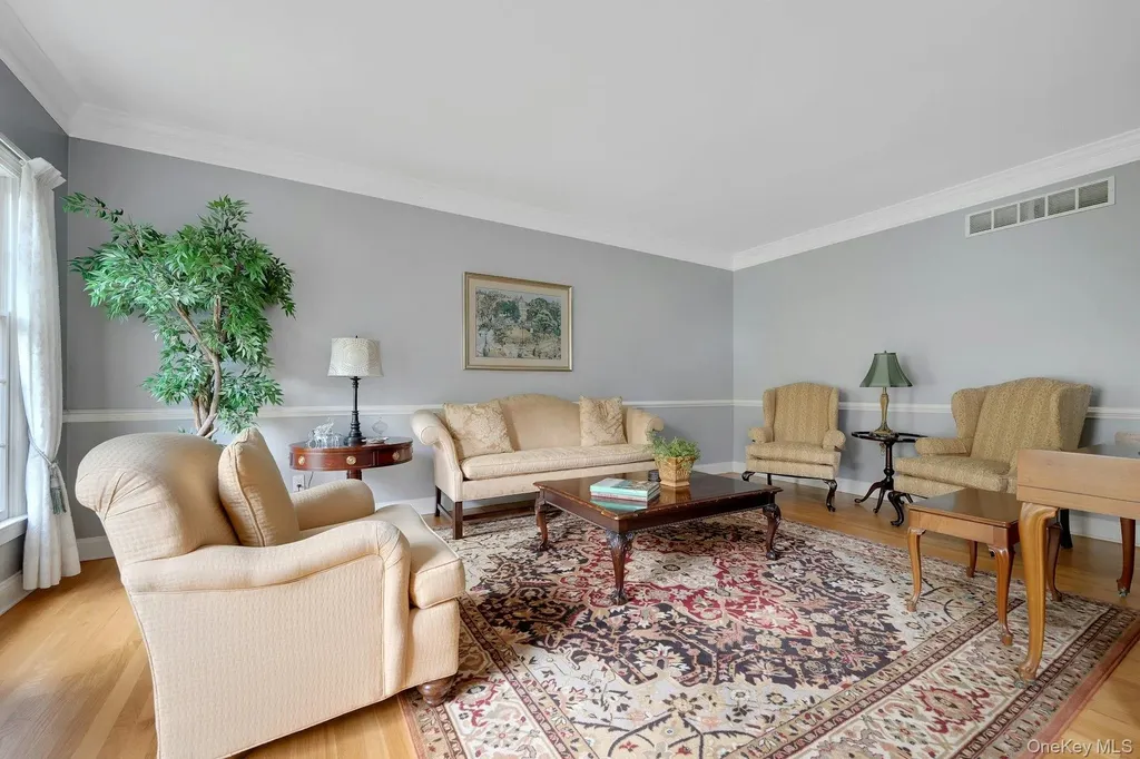 34 Eagle Court White Plains NY 10605