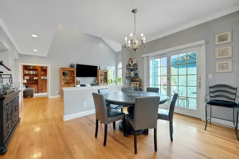 34 Eagle Court White Plains NY 10605