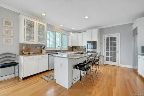 34 Eagle Court White Plains NY 10605