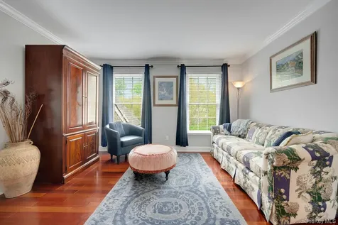 34 Eagle Court White Plains NY 10605