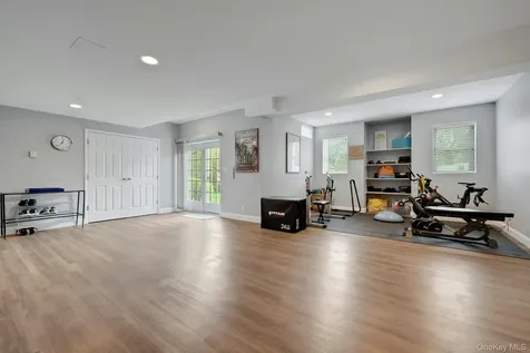 34 Eagle Court White Plains NY 10605