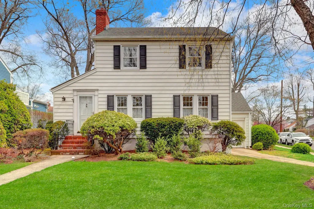 277 E Argyle Street Valley Stream NY 11580