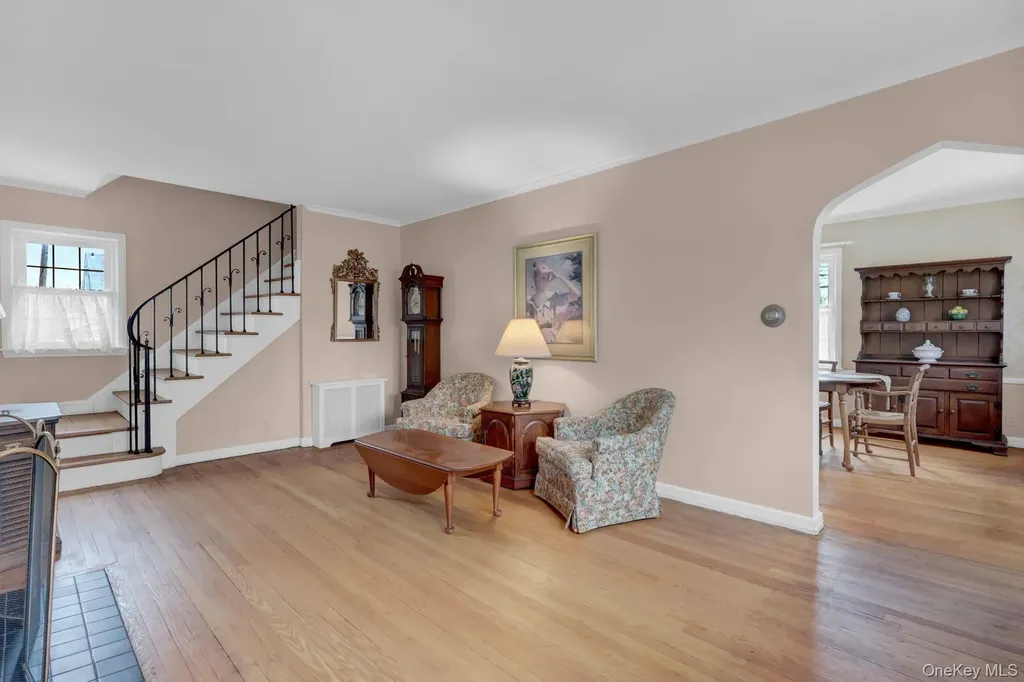 277 E Argyle Street Valley Stream NY 11580