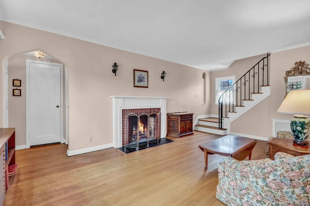 277 E Argyle Street Valley Stream NY 11580