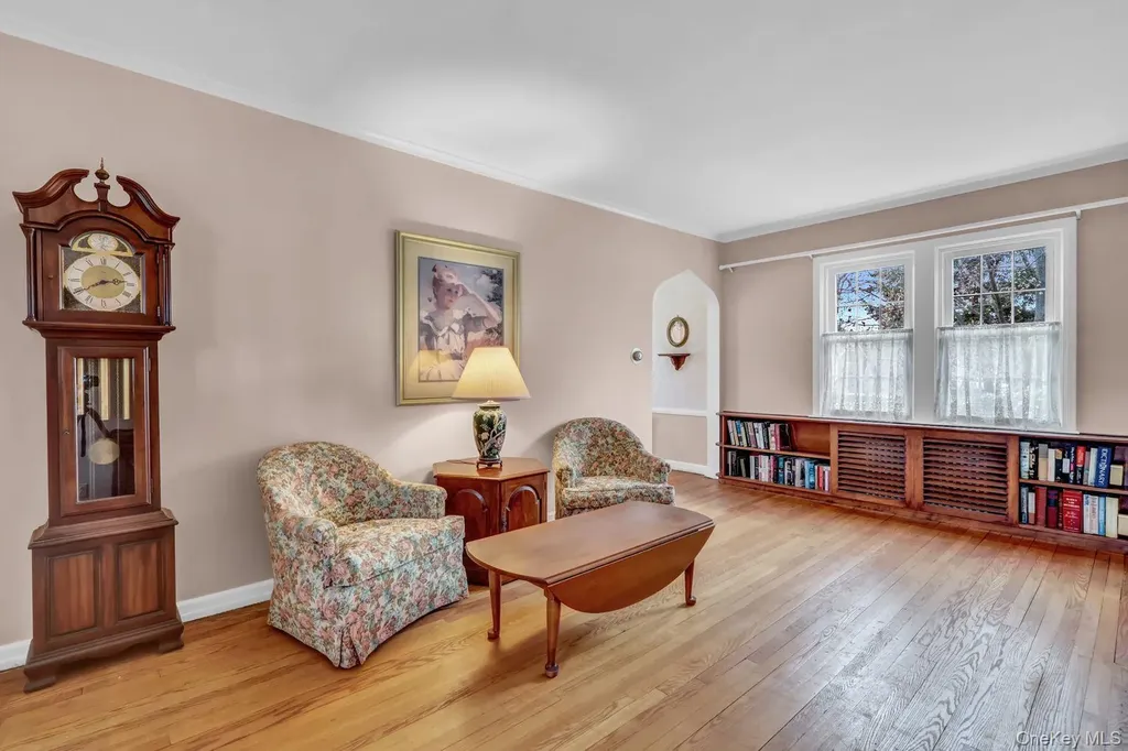 277 E Argyle Street Valley Stream NY 11580