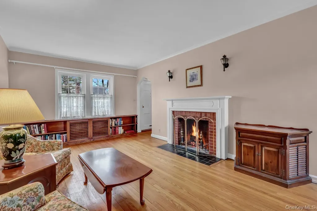 277 E Argyle Street Valley Stream NY 11580