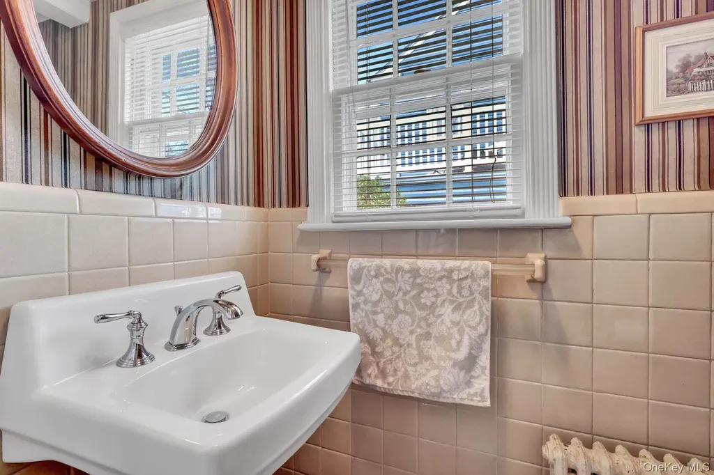 277 E Argyle Street Valley Stream NY 11580