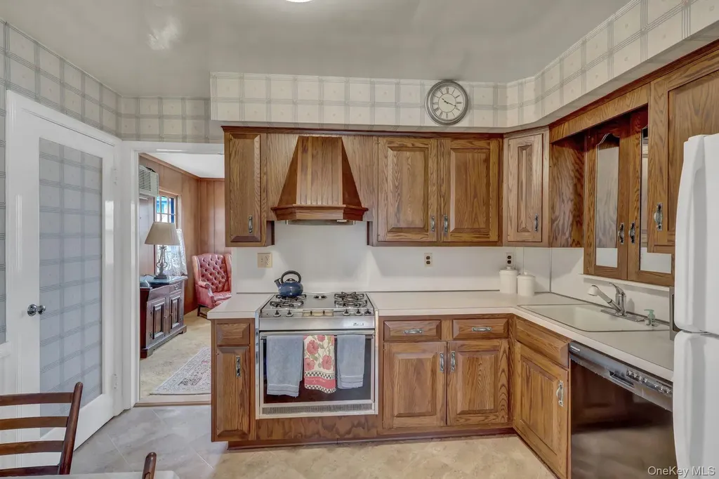277 E Argyle Street Valley Stream NY 11580