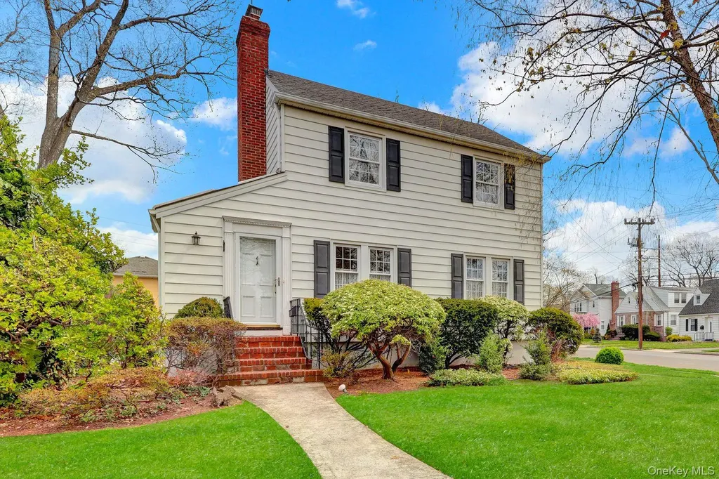 277 E Argyle Street Valley Stream NY 11580