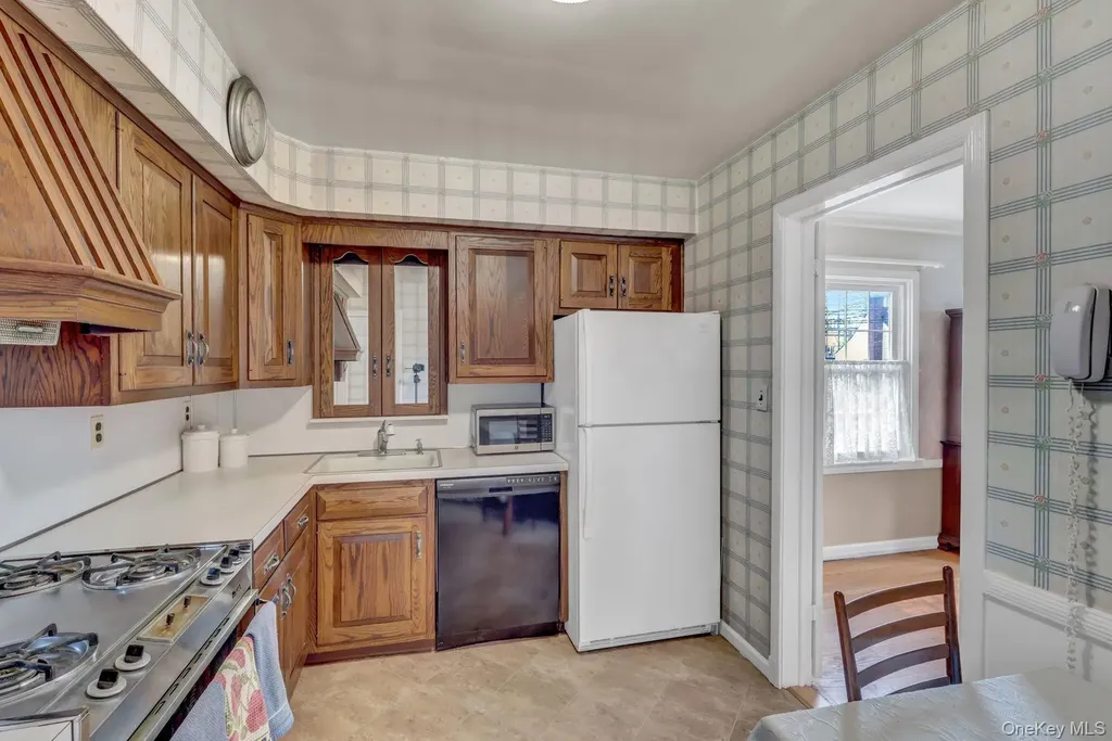 277 E Argyle Street Valley Stream NY 11580