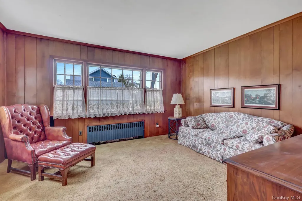 277 E Argyle Street Valley Stream NY 11580
