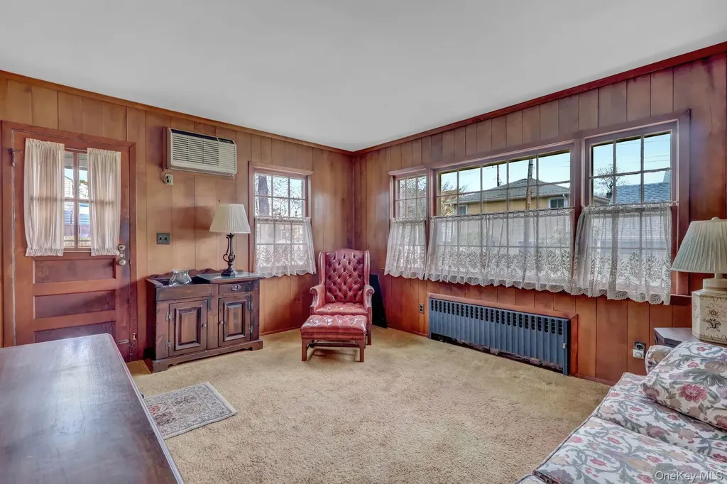 277 E Argyle Street Valley Stream NY 11580