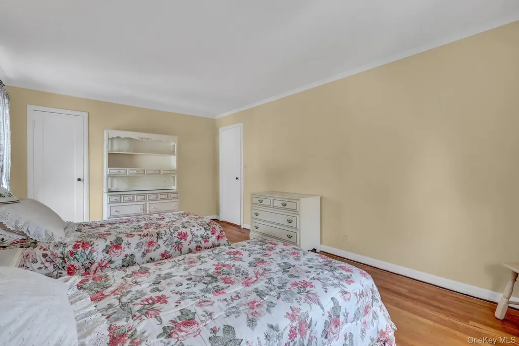 277 E Argyle Street Valley Stream NY 11580