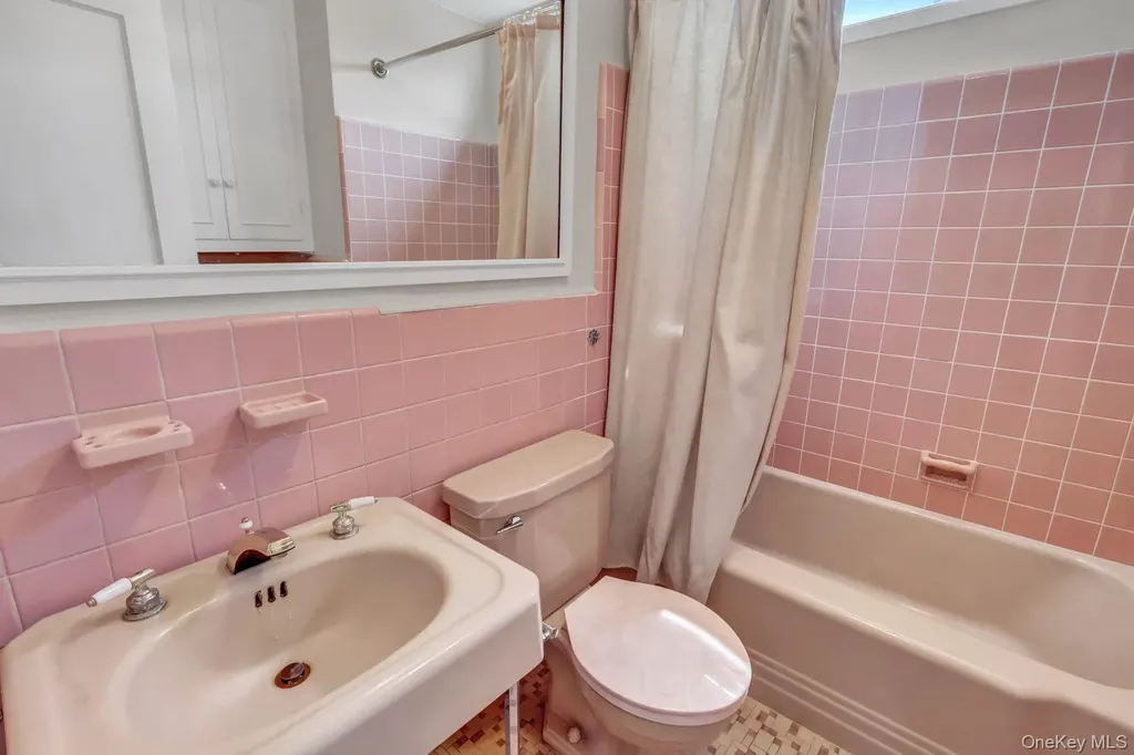 277 E Argyle Street Valley Stream NY 11580