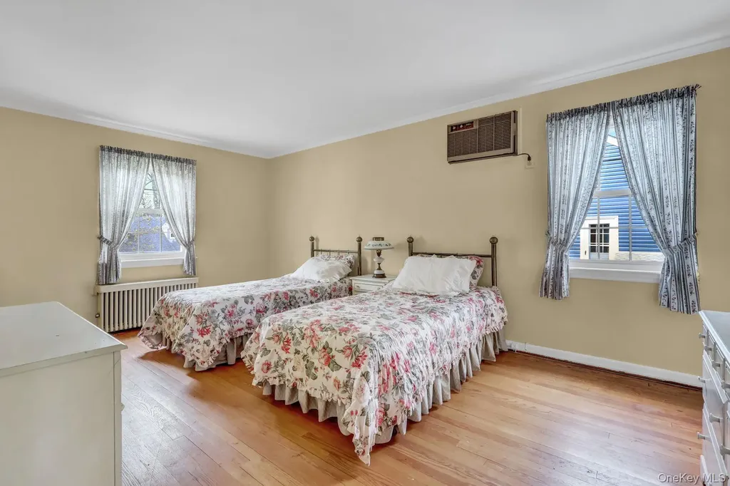 277 E Argyle Street Valley Stream NY 11580