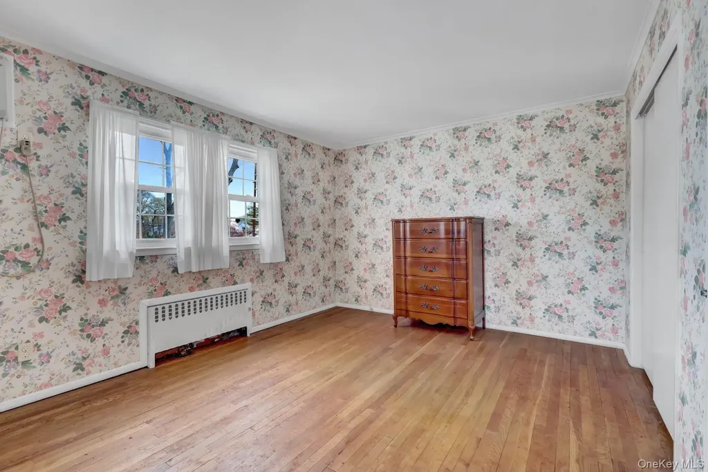277 E Argyle Street Valley Stream NY 11580