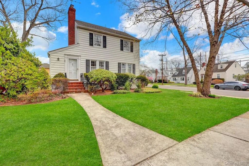 277 E Argyle Street Valley Stream NY 11580