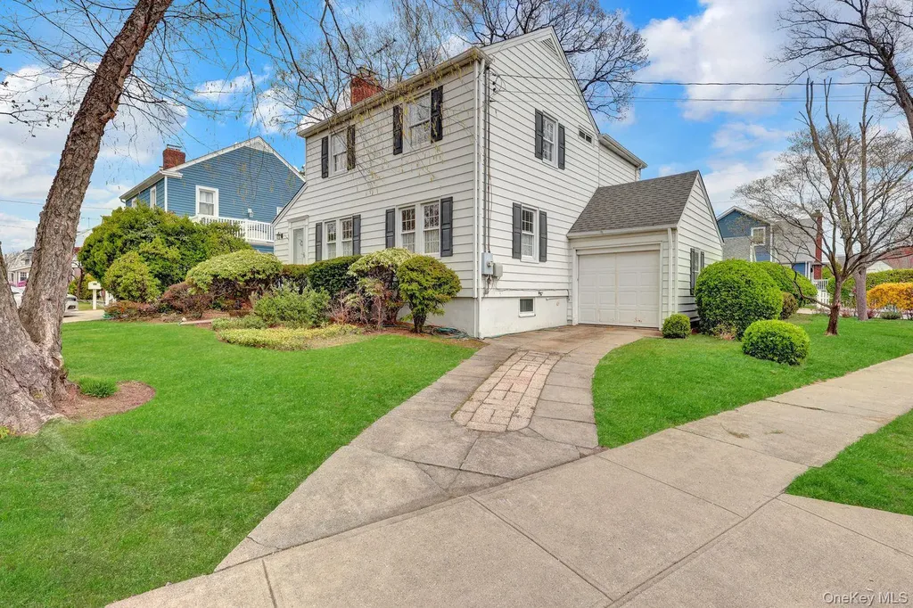 277 E Argyle Street Valley Stream NY 11580