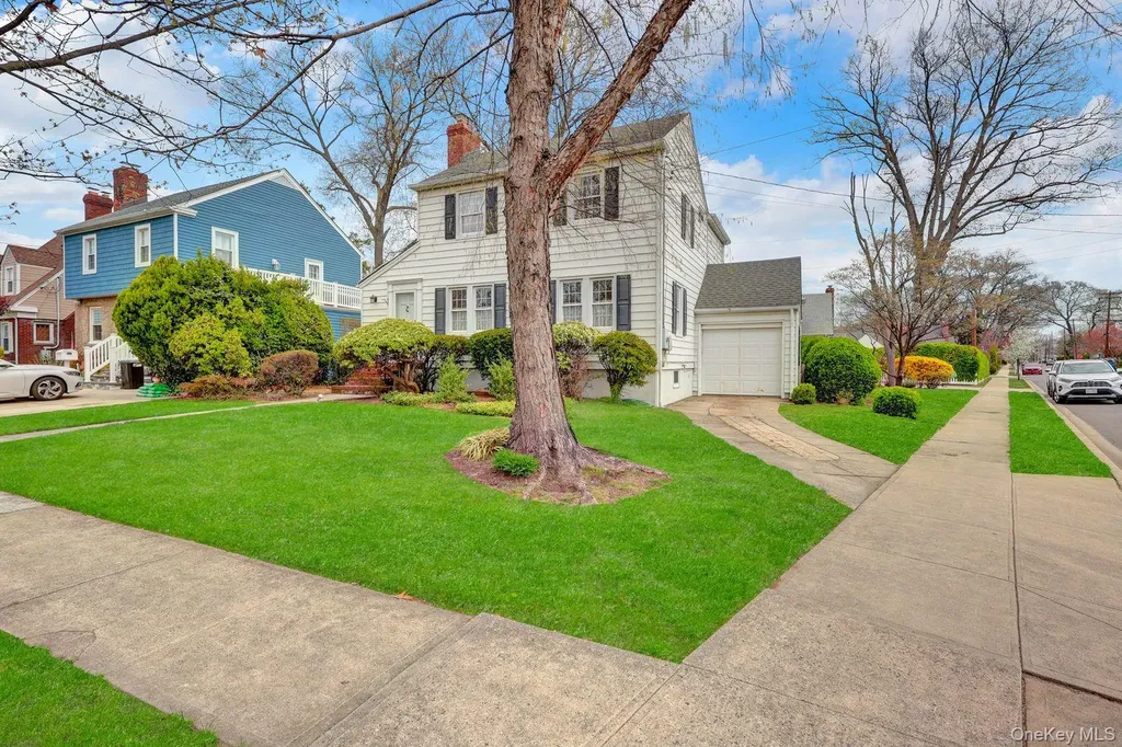 277 E Argyle Street Valley Stream NY 11580