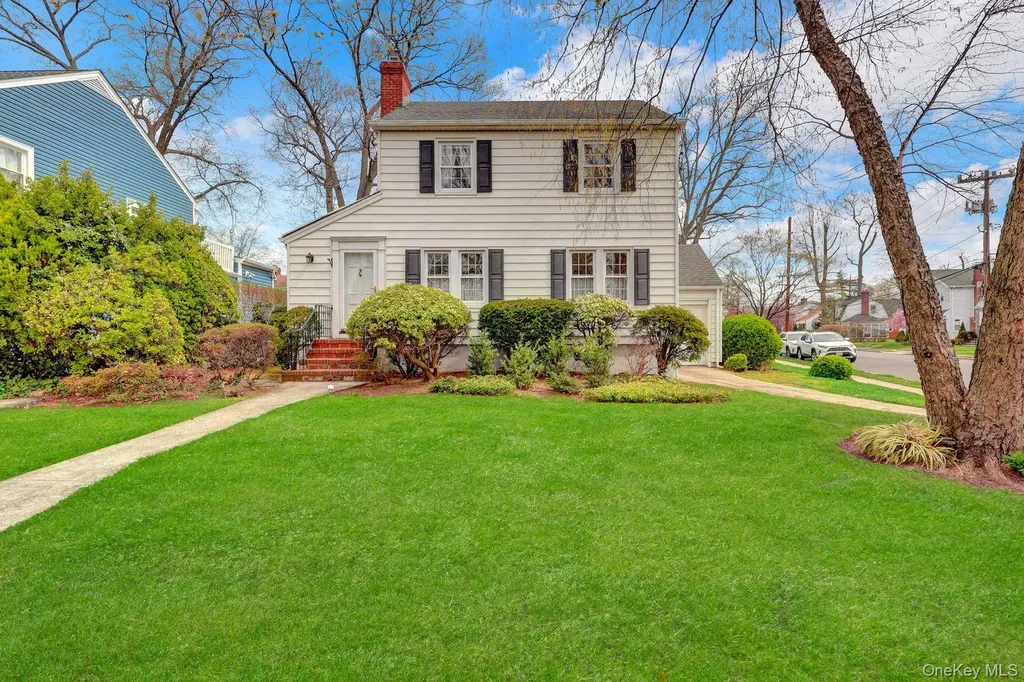 277 E Argyle Street Valley Stream NY 11580