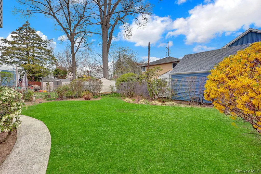 277 E Argyle Street Valley Stream NY 11580