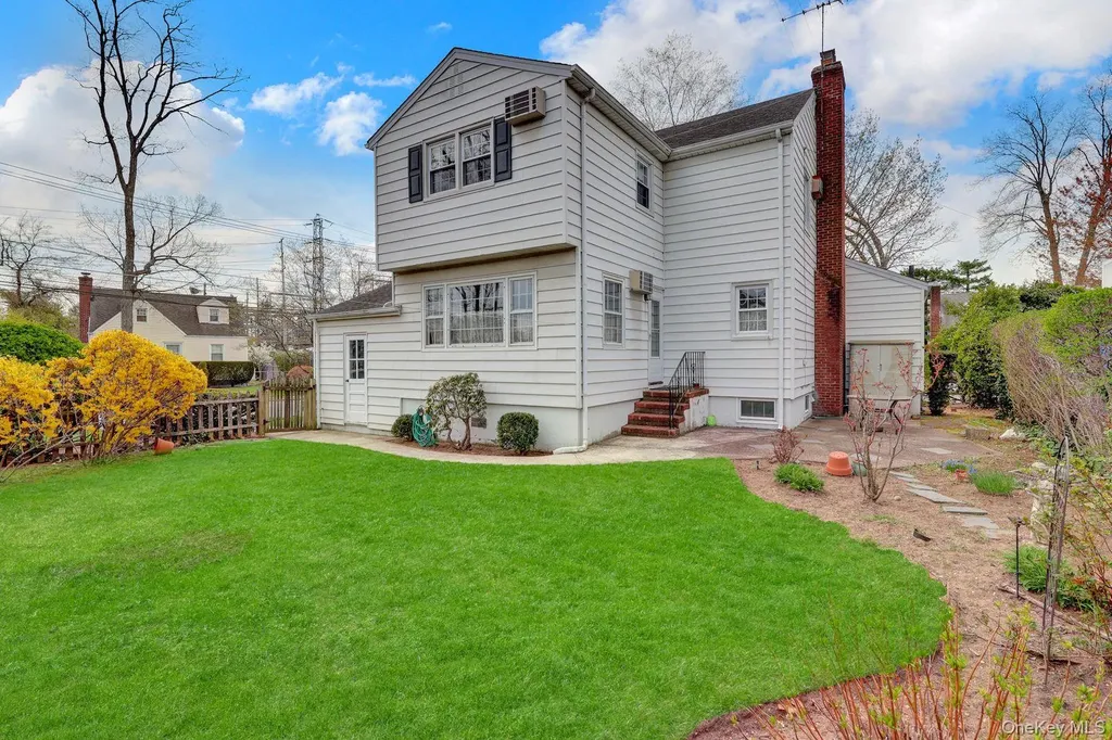 277 E Argyle Street Valley Stream NY 11580