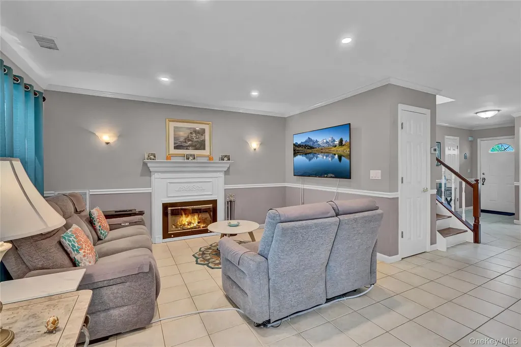 4 Dove Path Coram NY 11727