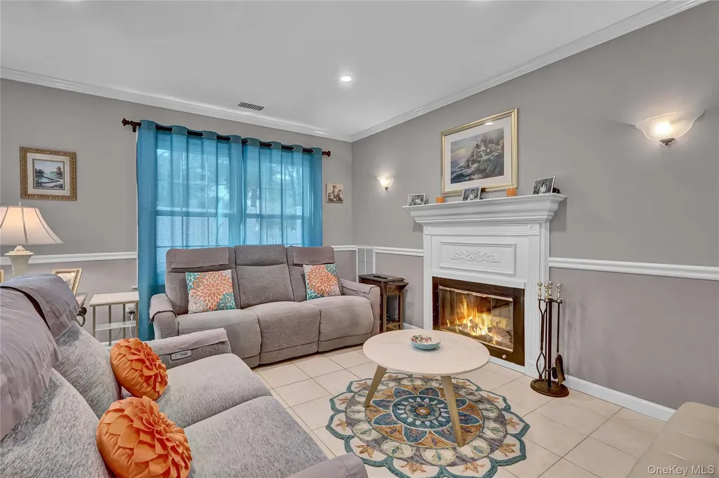 4 Dove Path Coram NY 11727