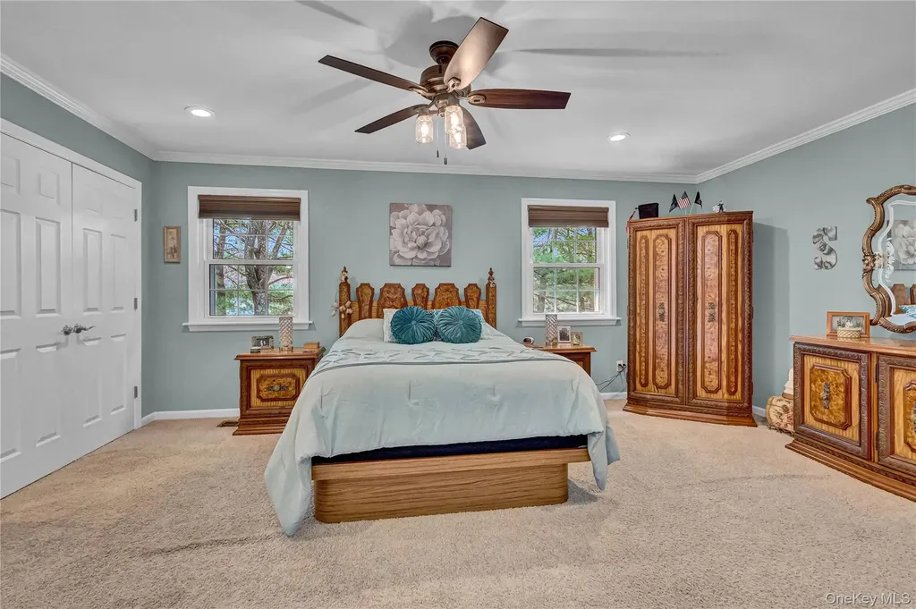 4 Dove Path Coram NY 11727