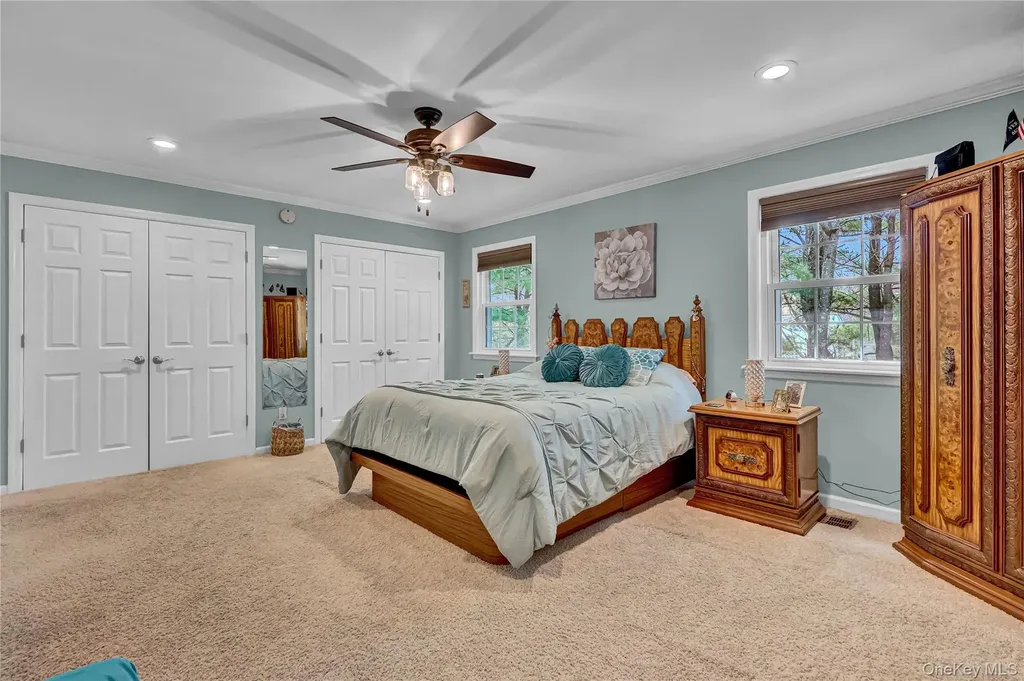 4 Dove Path Coram NY 11727