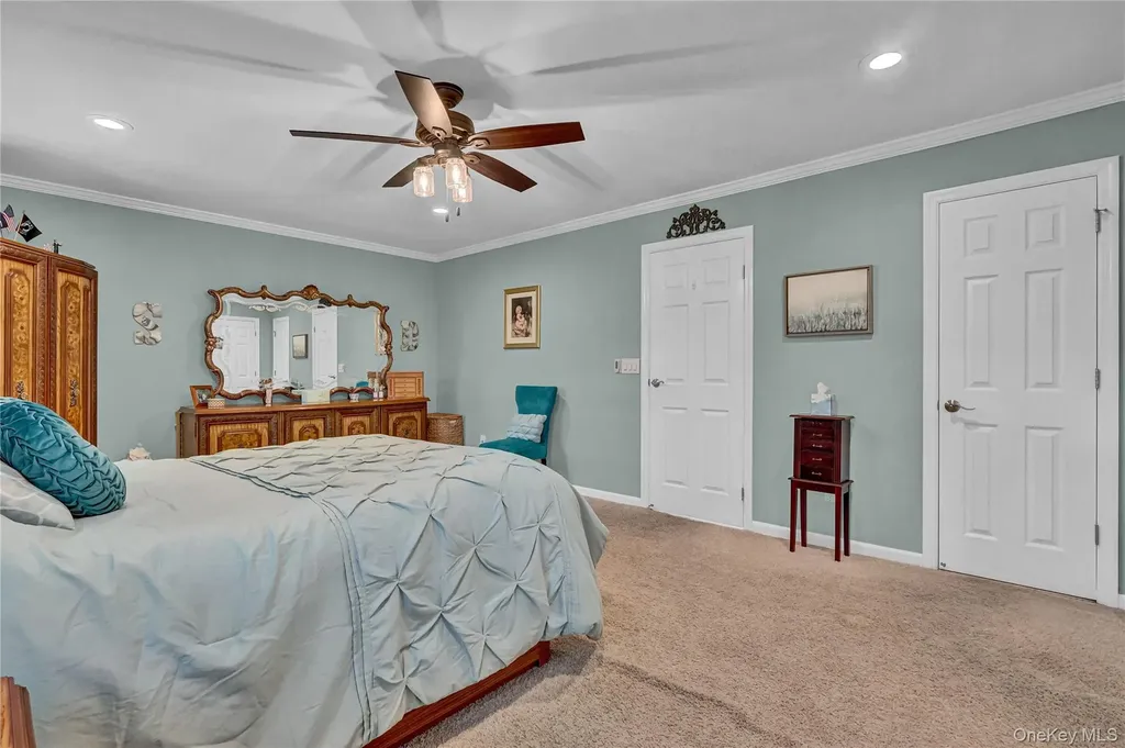 4 Dove Path Coram NY 11727