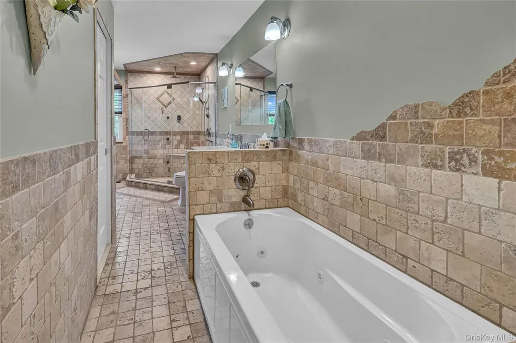 4 Dove Path Coram NY 11727