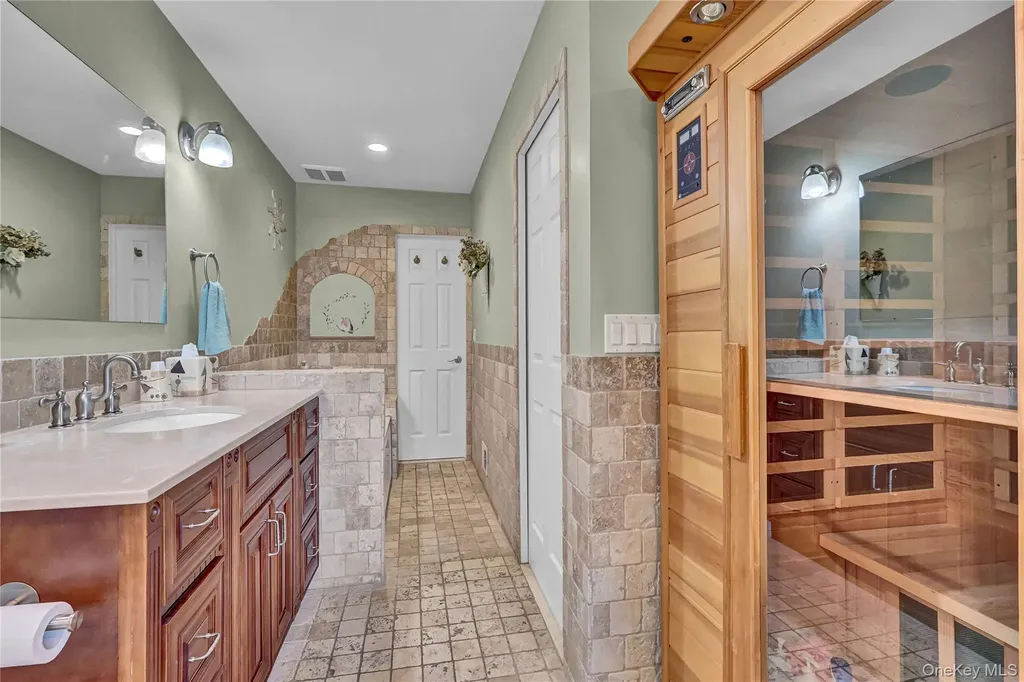 4 Dove Path Coram NY 11727