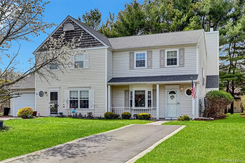4 Dove Path Coram NY 11727