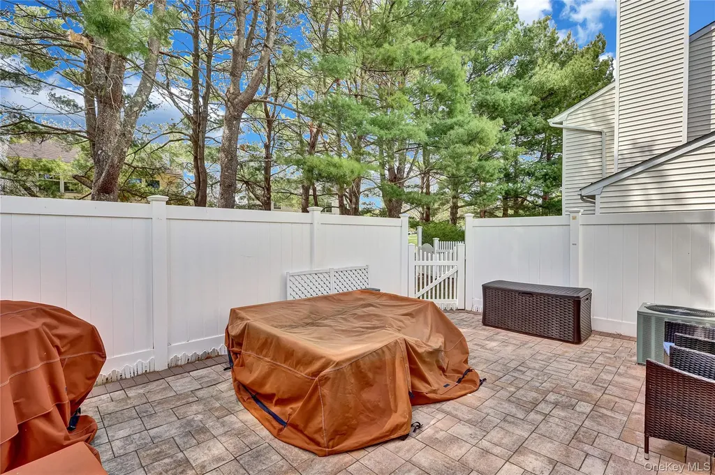 4 Dove Path Coram NY 11727